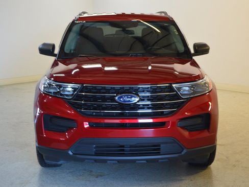 Used 2021 Ford Explorer XLT w/ Class III Trailer Tow Package AWD/4WD image 8