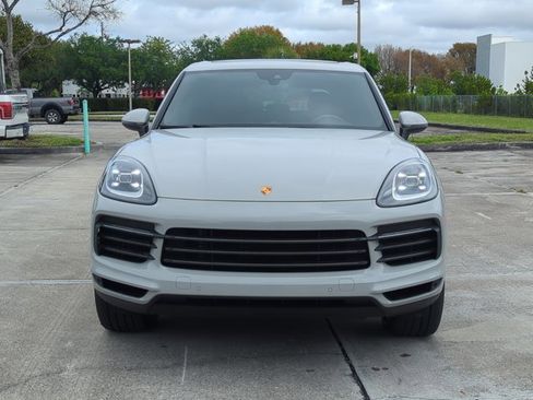 Used 2023 Porsche Cayenne image 2