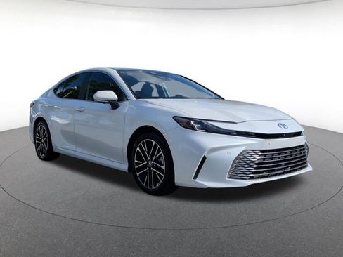 Used 2025 Toyota Camry XLE w/ Premium Plus Package FWD image 8