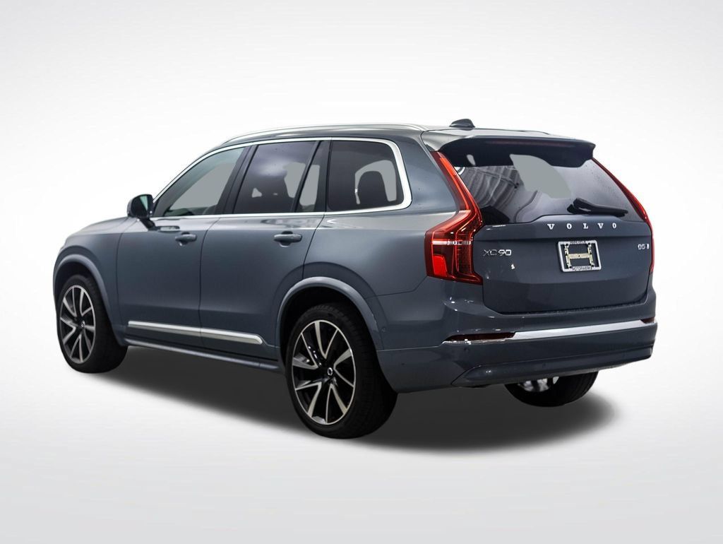 Used 2023 Volvo XC90 B5 Plus AWD/4WD image 3