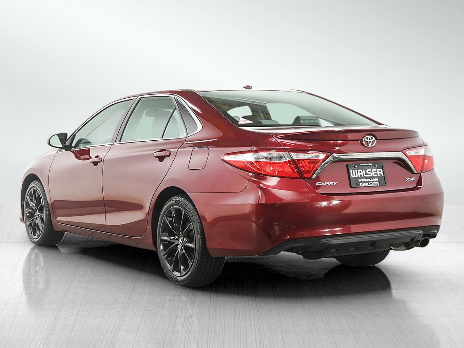 Used 2015 Toyota Camry XSE w/ Moonroof Package FWD image 3