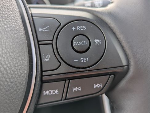 Used 2025 Toyota RAV4 XLE AWD/4WD image 18