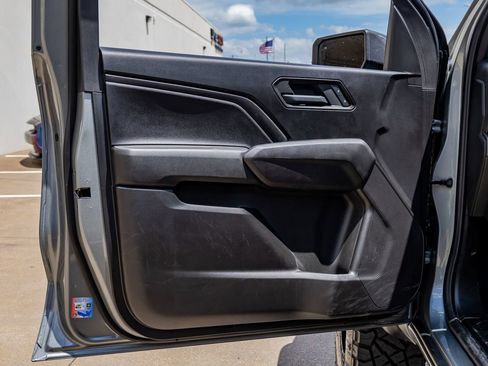 Used 2025 Chevrolet Colorado Trail Boss AWD/4WD image 36