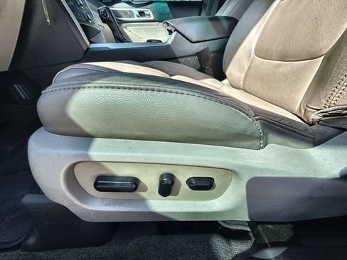 Used 2015 Ford Explorer XLT w/ Equipment Group 202A FWD image 12
