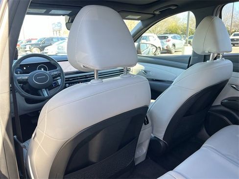 Certified 2025 Hyundai Tucson Limited image 32