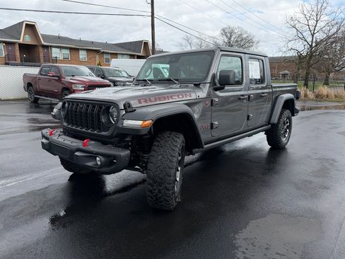 Used 2024 Jeep Gladiator Rubicon w/ Technology Group image 3