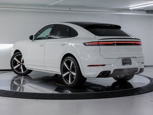 New 2026 Porsche Cayenne S image 3