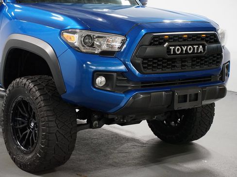 Used 2016 Toyota Tacoma TRD Off-Road w/ Towing Package AWD/4WD image 4