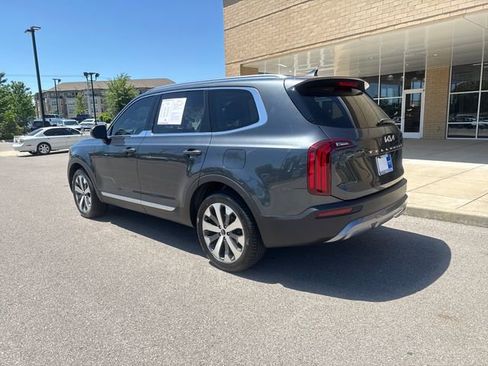 Used 2022 Kia Telluride EX w/ EX Premium Package FWD image 2