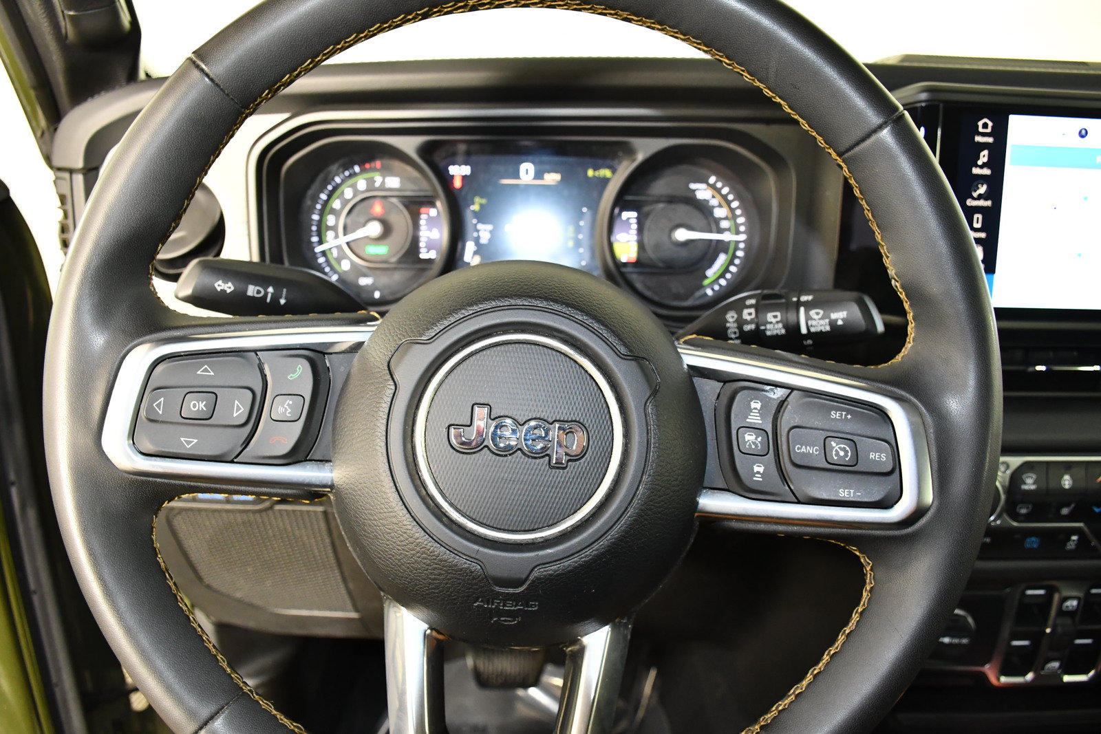 Used 2024 Jeep Wrangler Unlimited Sahara AWD/4WD image 19