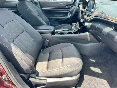 Used 2024 Nissan Altima 2.5 SV FWD image 10