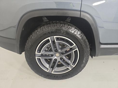 Used 2025 Rivian R1S Adventure image 12