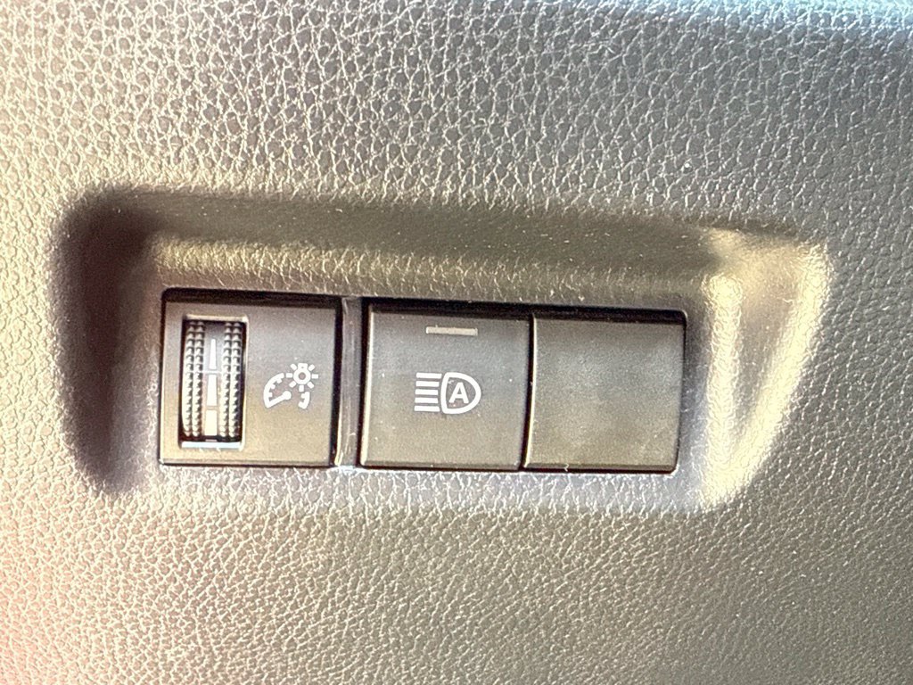 Used 2019 Toyota RAV4 LE w/ Carpet Mat Package AWD/4WD image 20