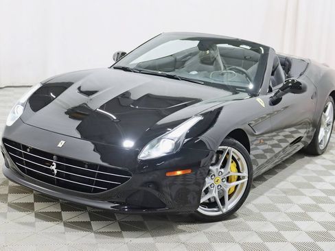 Used 2016 Ferrari California T RWD image 6