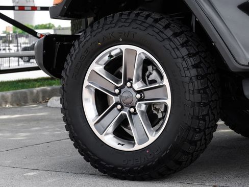 Used 2022 Jeep Wrangler Unlimited Sahara AWD/4WD image 65