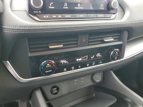 Used 2025 Nissan Rogue SV image 21