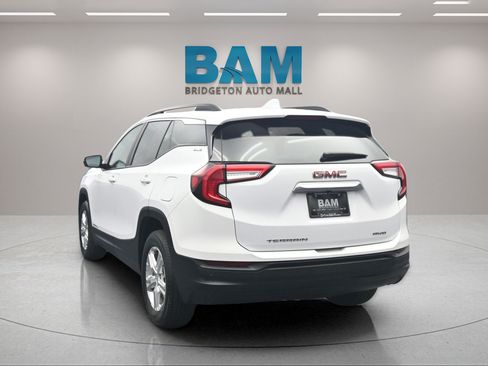 Used 2023 GMC Terrain SLE w/ Driver Convenience Package AWD/4WD image 5