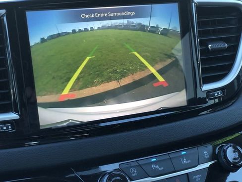 Used 2024 Chrysler Pacifica Touring-L image 21