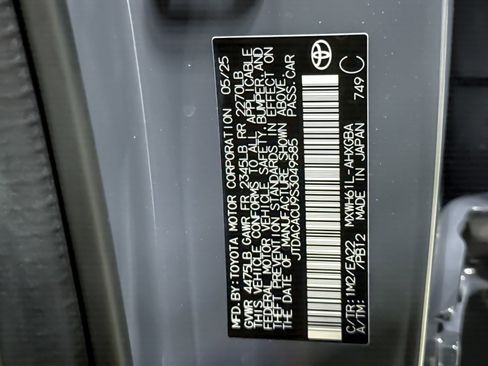 Used 2025 Toyota Prius Plug-In Hybrid image 21