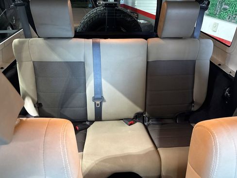 Used 2010 Jeep Wrangler Unlimited Sahara image 66