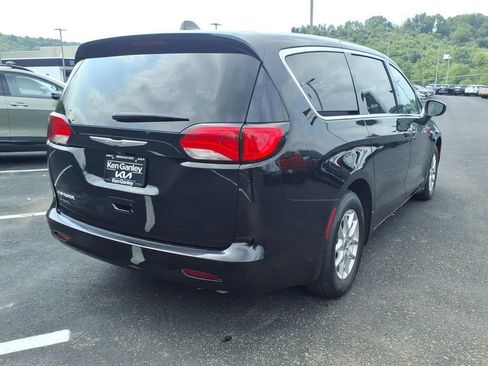 Used 2024 Chrysler Voyager LX FWD image 8