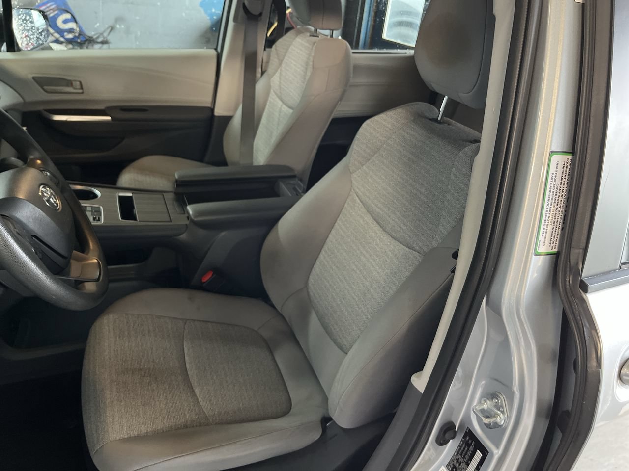 Used 2022 Toyota Sienna LE AWD/4WD image 5