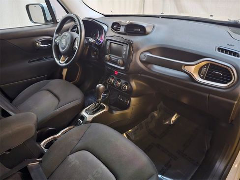 Used 2016 Jeep Renegade Latitude image 12
