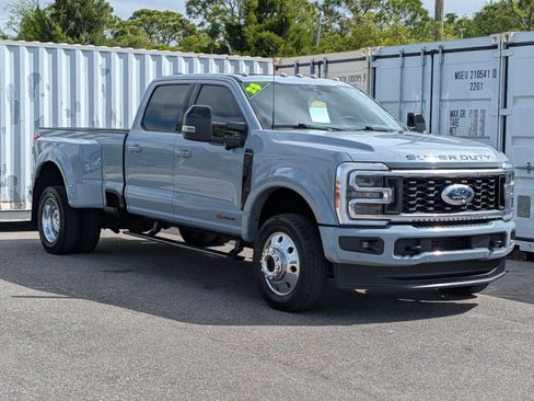 Used 2025 Ford F450 Platinum w/ FX4 Off-Road Package image 3