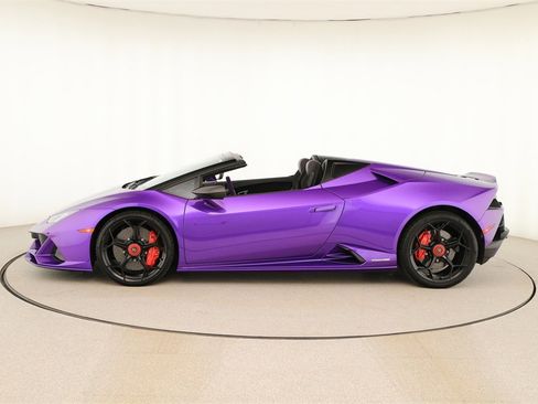 Used 2024 Lamborghini Huracan EVO image 2