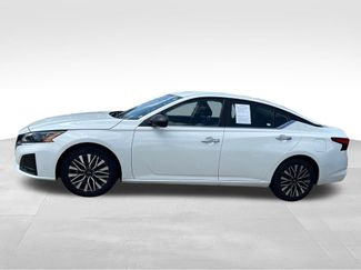 Used 2025 Nissan Altima 2.5 SV FWD video 2