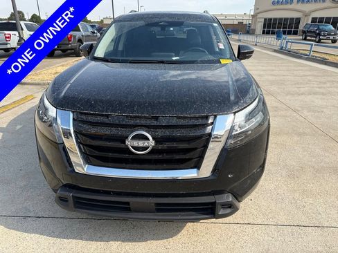 Used 2025 Nissan Pathfinder SV AWD/4WD image 2