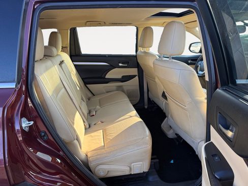 Used 2015 Toyota Highlander XLE image 18