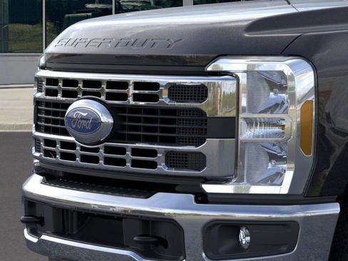 New 2025 Ford F350 XLT w/ FX4 Off-Road Package image 17
