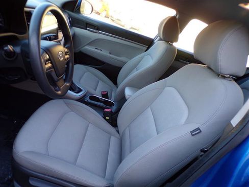 Used 2017 Hyundai Elantra SE image 15