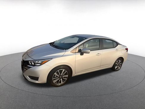 Used 2025 Nissan Versa SV image 8