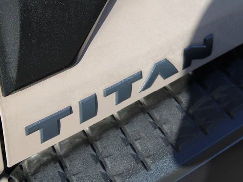 Used 2021 Nissan Titan PRO-4X w/ Pro-4x Convenience Package image 11