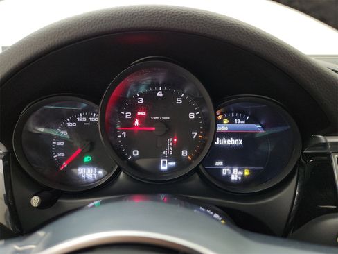 Used 2018 Porsche Macan image 5
