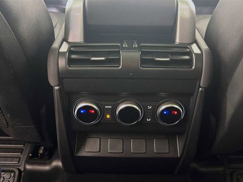 Used 2023 Land Rover Defender 130 X-Dynamic SE image 25