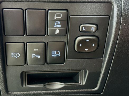 Certified 2021 Toyota Land Cruiser image 10