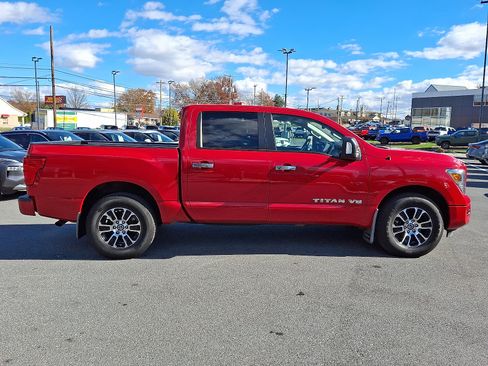 Used 2020 Nissan Titan SV w/ SV Convenience Package image 9