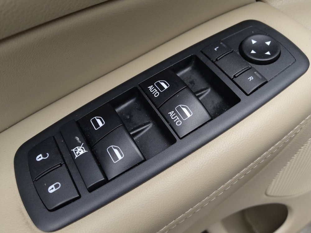 Used 2018 Jeep Grand Cherokee Laredo AWD/4WD image 27
