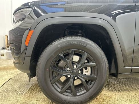 Used 2024 Jeep Grand Cherokee L Altitude image 20