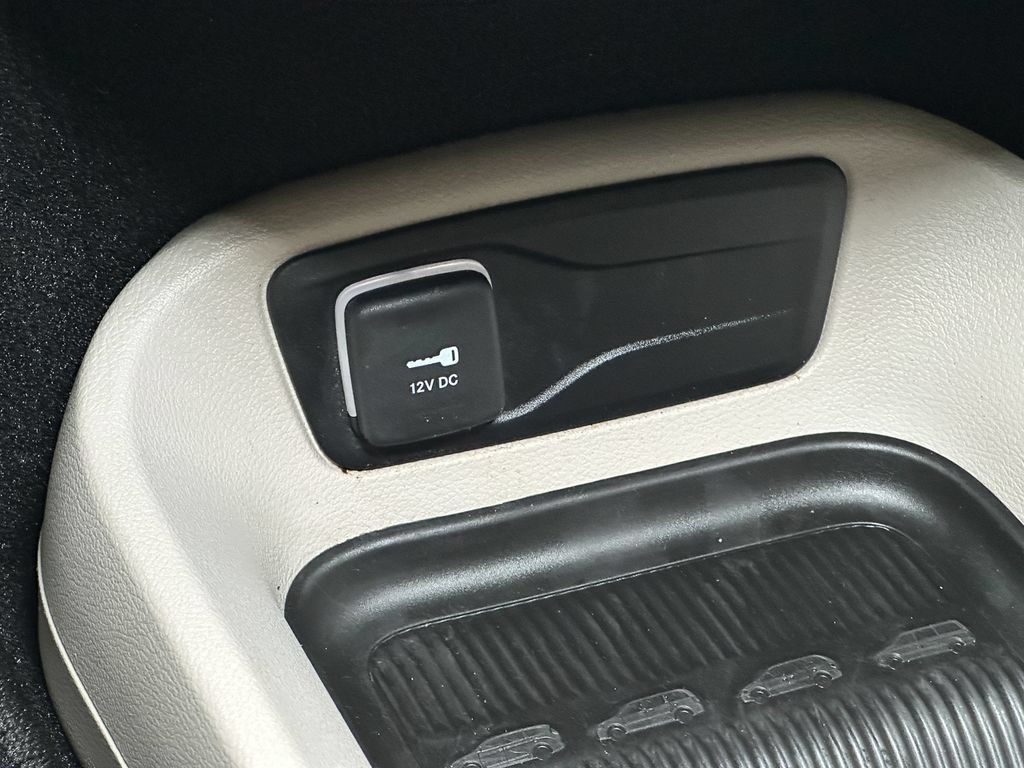 Used 2024 Chrysler Pacifica Touring-L FWD image 38