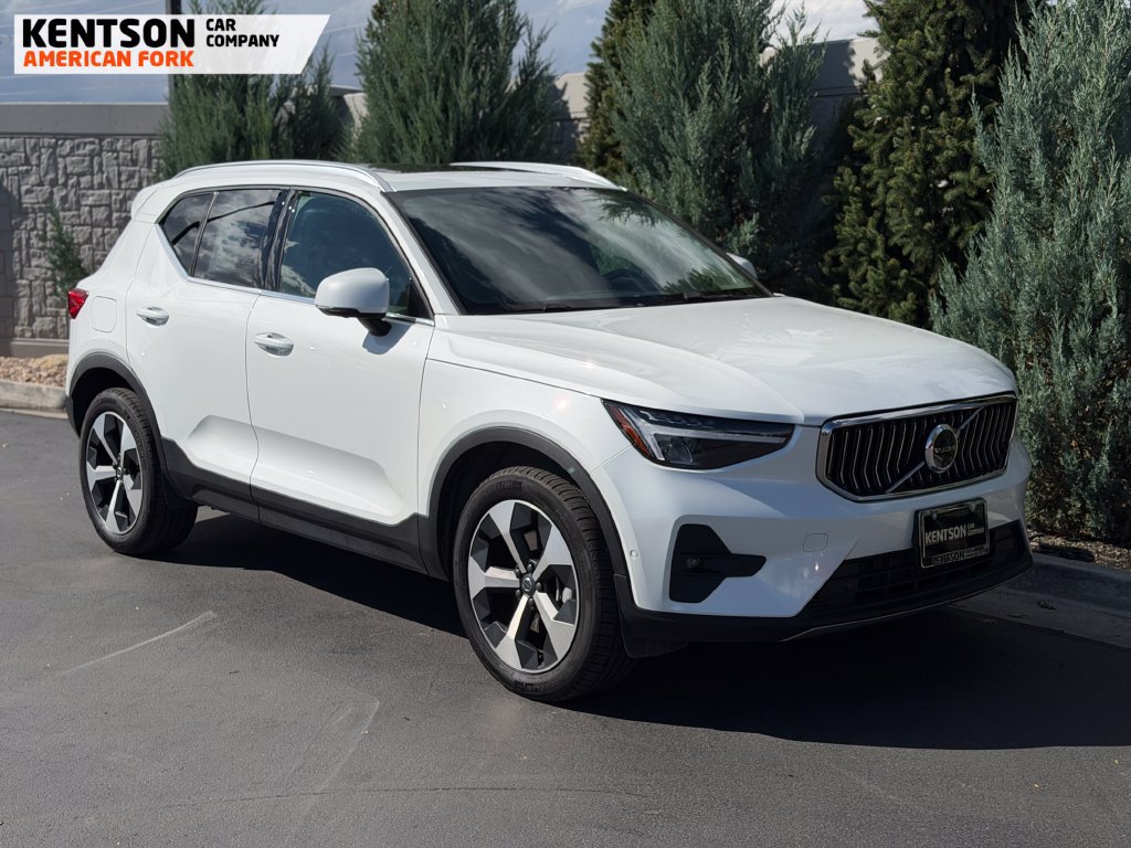 Used 2025 Volvo XC40 B5 Plus AWD/4WD image 10