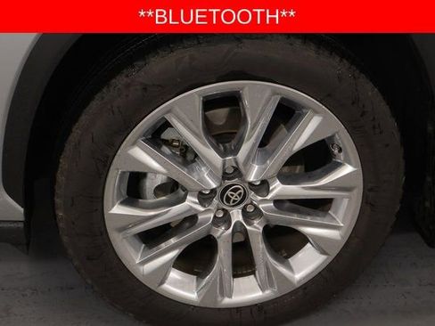 Used 2024 Toyota Highlander Limited image 9