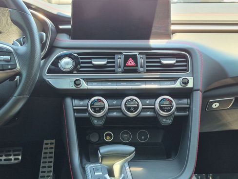 Used 2022 Genesis G70 3.3T RWD image 16