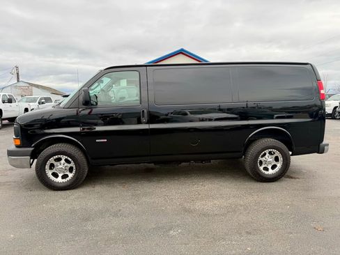 Used 2017 Chevrolet Express 2500 image 2