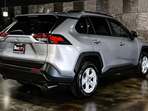 Used 2020 Toyota RAV4 XLE w/ Convenience Package FWD image 10