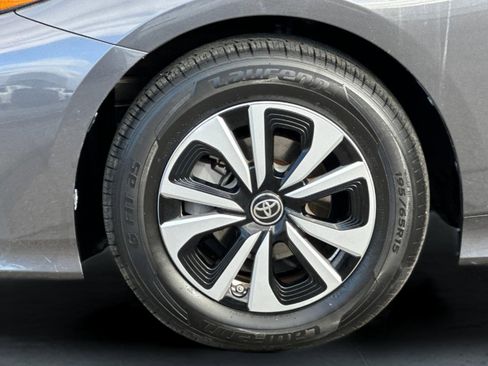 Used 2017 Toyota Prius Prime Premium image 25