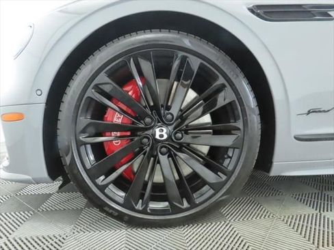 New 2025 Bentley Flying Spur Plug-In Hybrid image 32